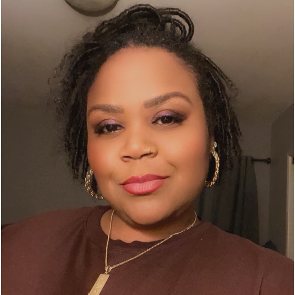 Meet your Posher, April - Picture 2 of 14